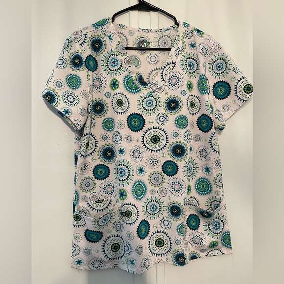 GT performance scrub top Super cute pattern Size large - Picture 1 of 1